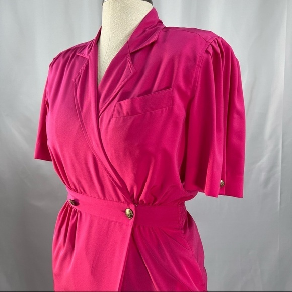 Ms. Chaus vintage dress with removable shoulder pads. - Picture 14 of 15